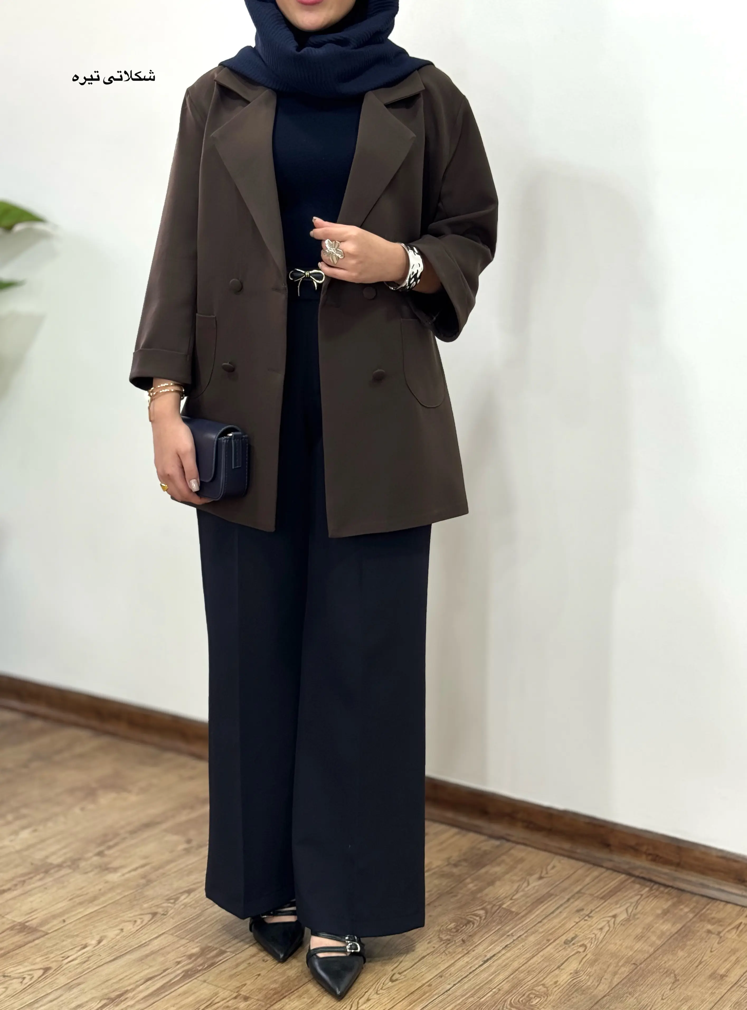 مانتو کتی آیسو به نگار